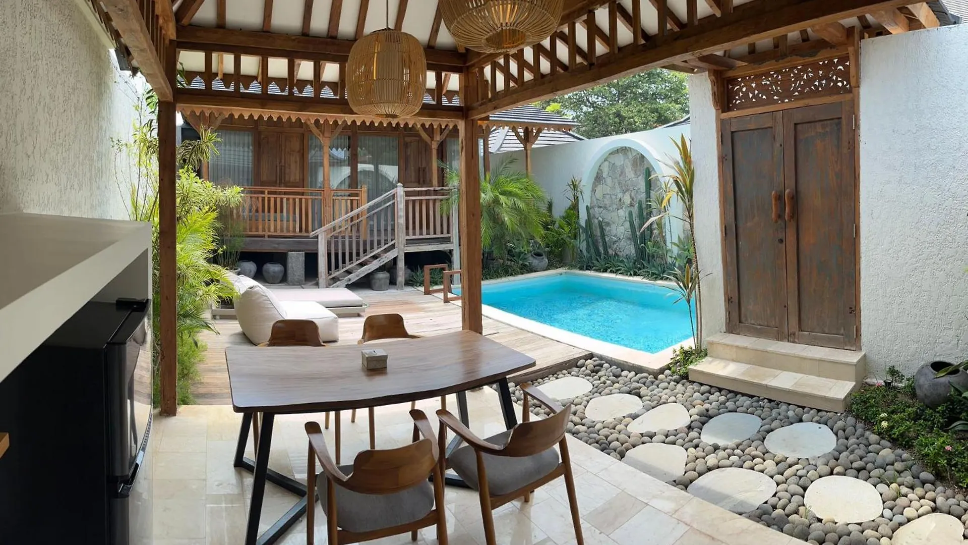 New Villa Private Pool - Minutes From Airport Kuta Lombok