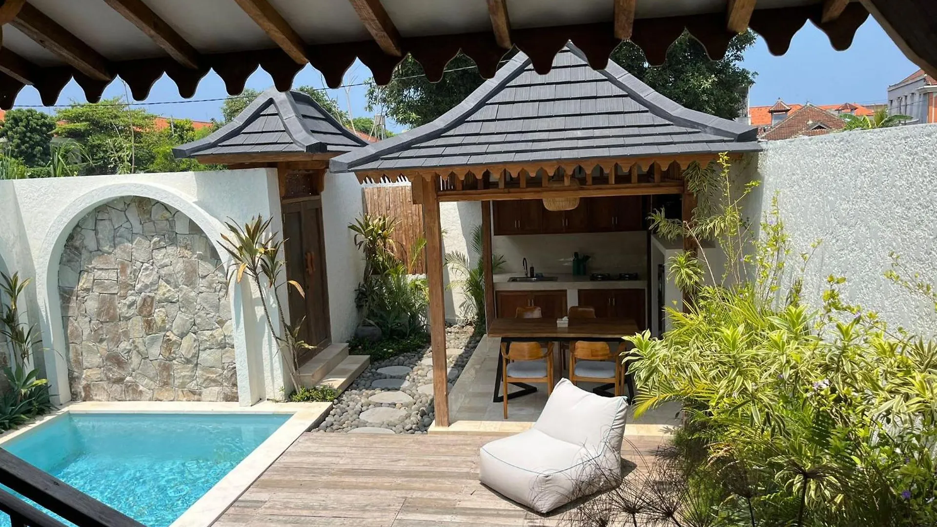 New Villa Private Pool - Minutes From Airport Kuta Lombok Indonesia