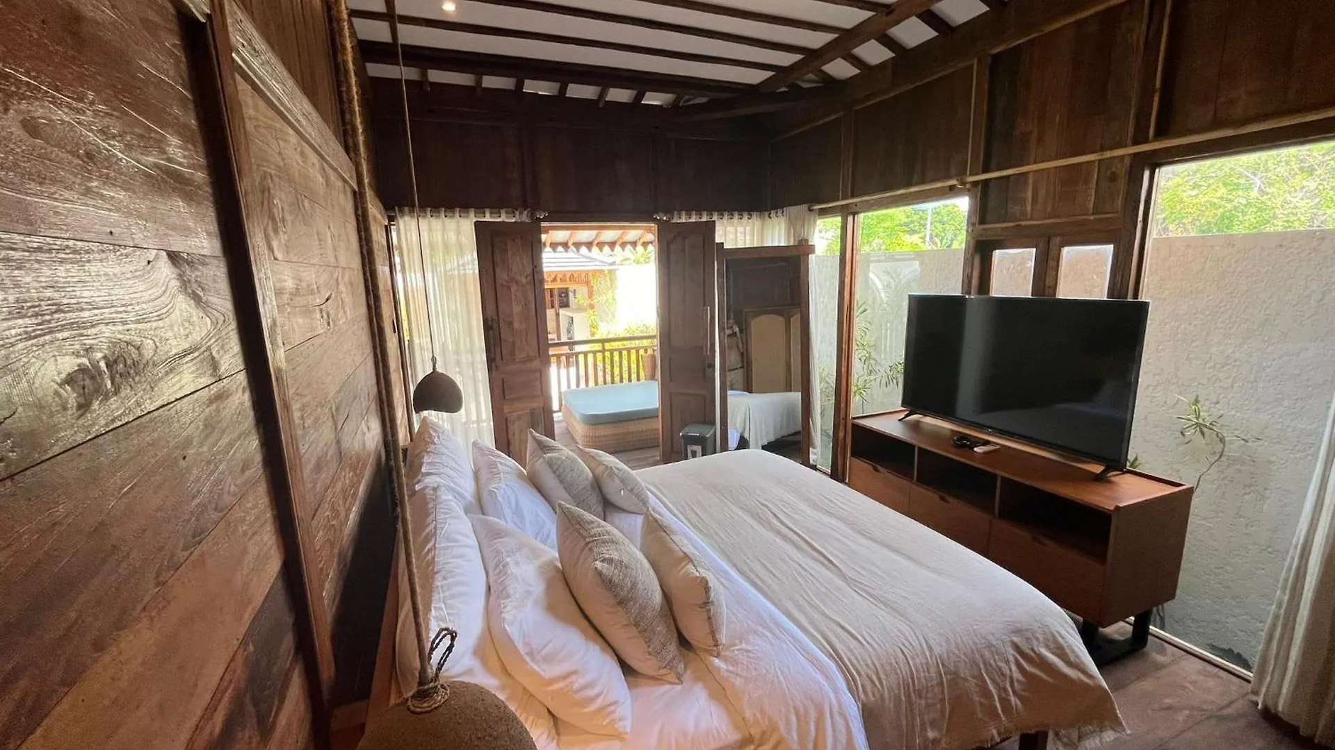 New Villa Private Pool - Minutes From Airport Kuta Lombok