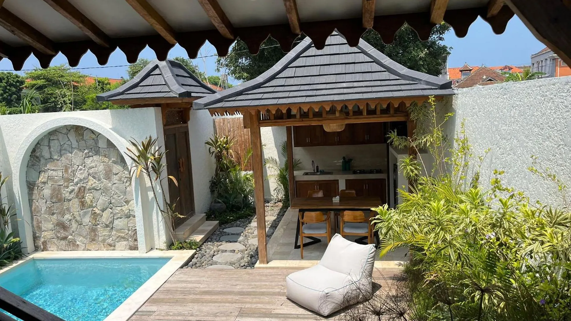 New Villa Private Pool - Minutes From Airport Kuta Lombok Indonesia