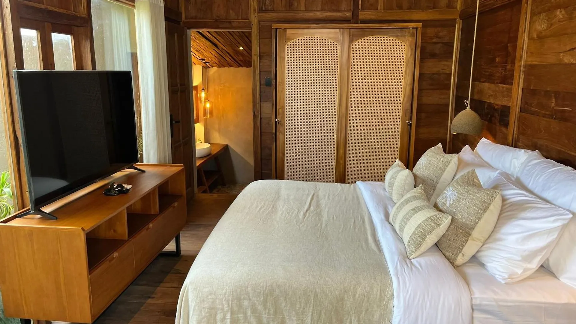 New Villa Private Pool - Minutes From Airport Kuta  Indonesia