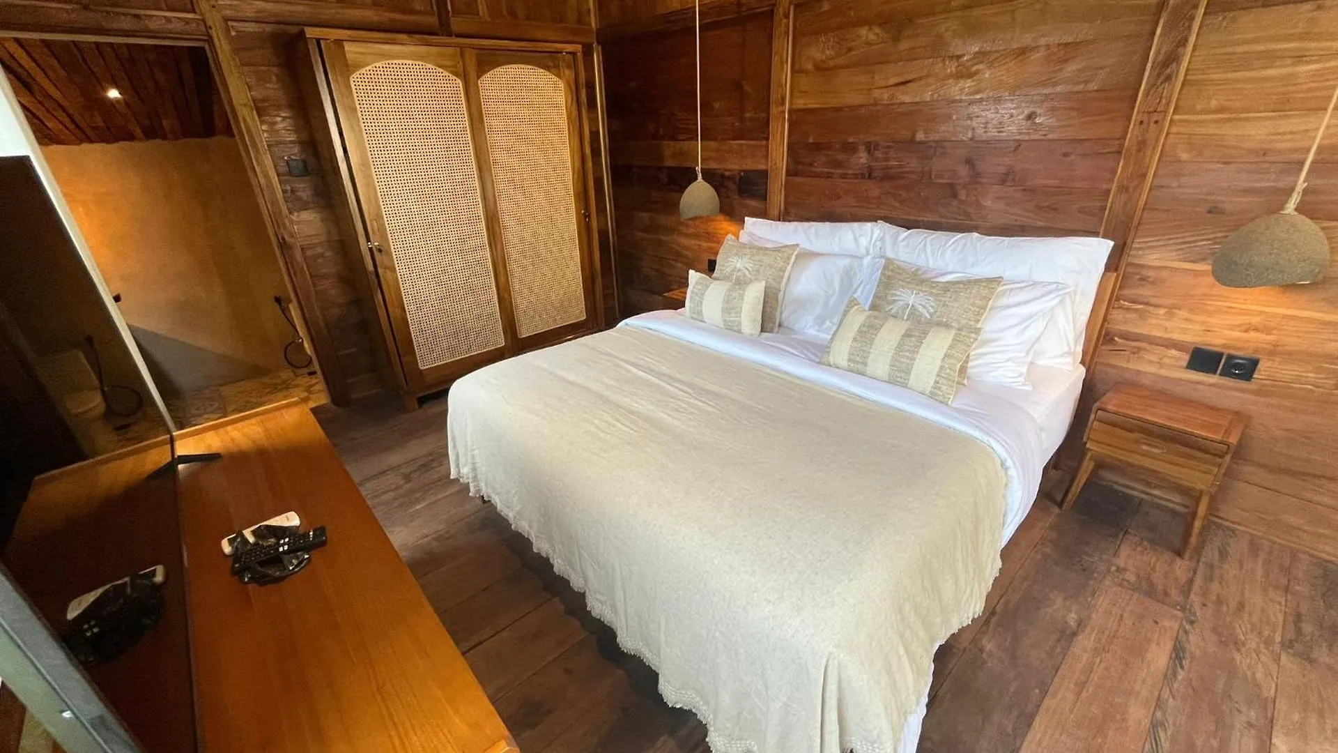 New Villa Private Pool - Minutes From Airport Kuta  Indonesia