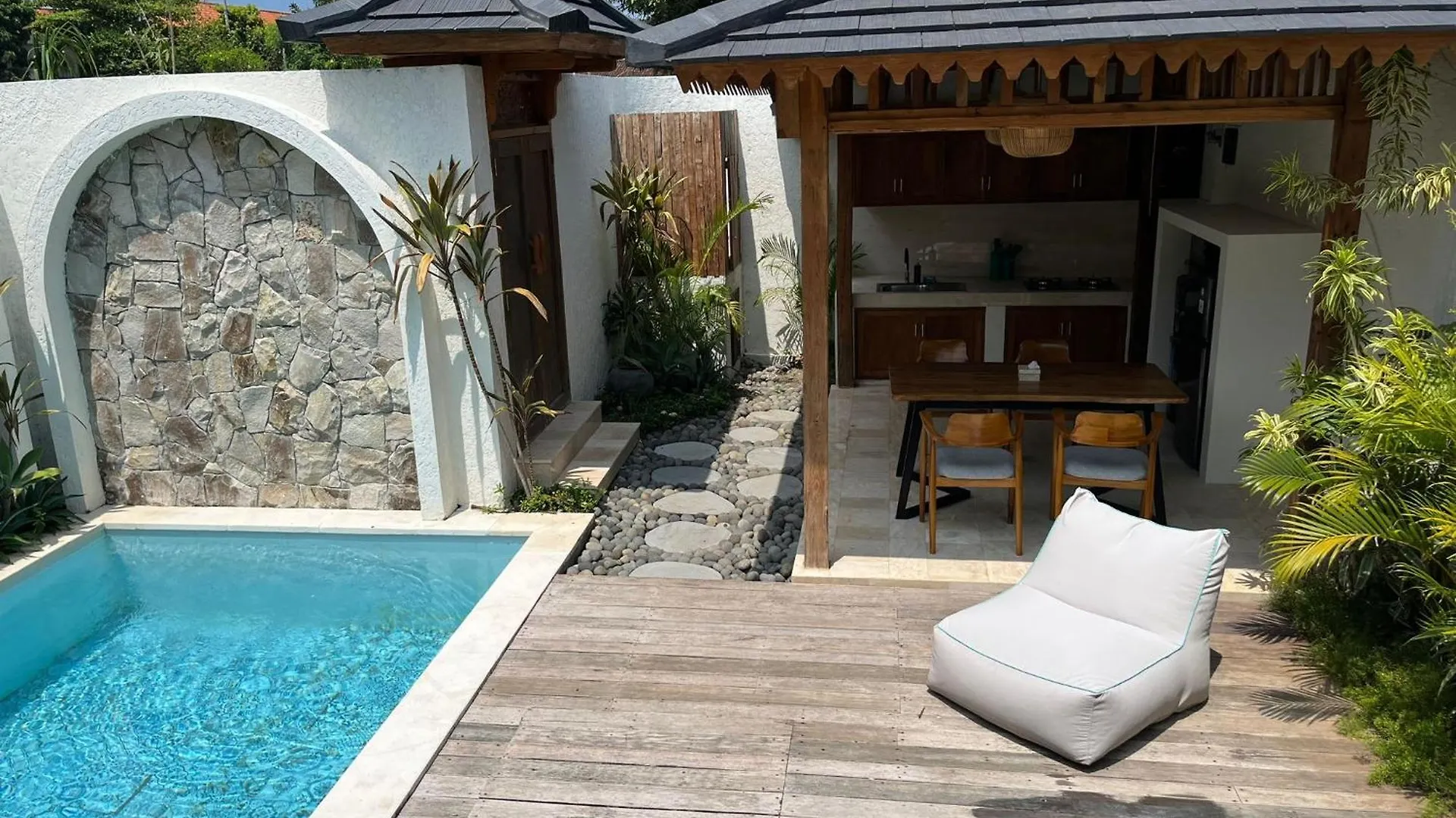 New Villa Private Pool - Minutes From Airport Kuta  0*, Kuta (Bali) Indonesia